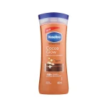 لوسیون بدن وازلین مدل Cocoa Glow حجم 400 میلی‌لیتر نرم کننده و آبرسان پوست خشک و حساس با عصاره کاکائو و شی باتر، حاوی ویتامین E، حفظ نرمی و لطافت پوست و جلوگیری از خشکی و خارش - تصویر 3